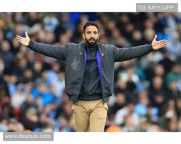 曝阿莫林含泪砸电视降服曼联更衣室！弗爵点名赞拉门斯，等待复兴